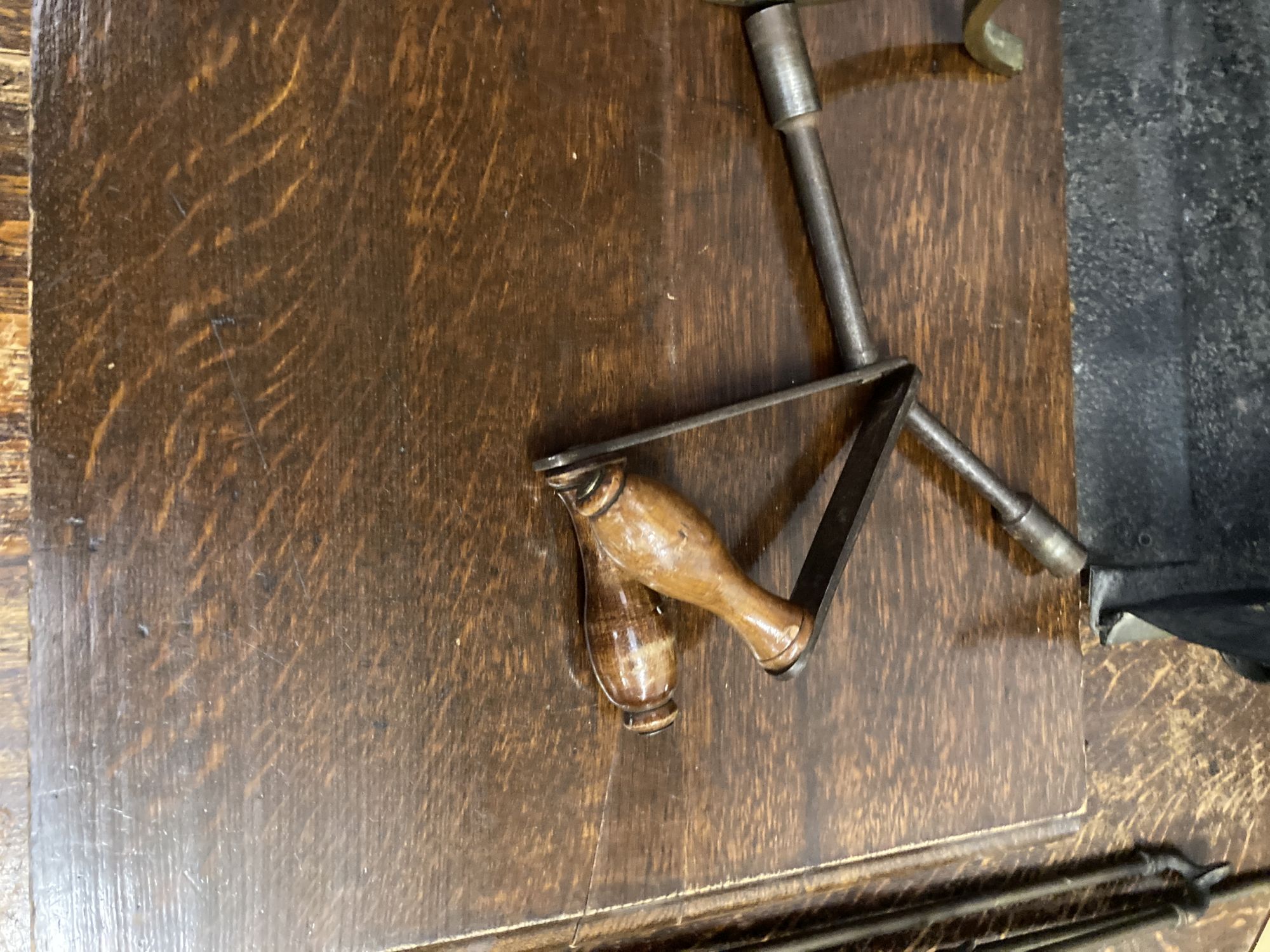 A Victorian oak extending dining table, length 320cm extended (five spare leaves), width 140cm, height 76cm